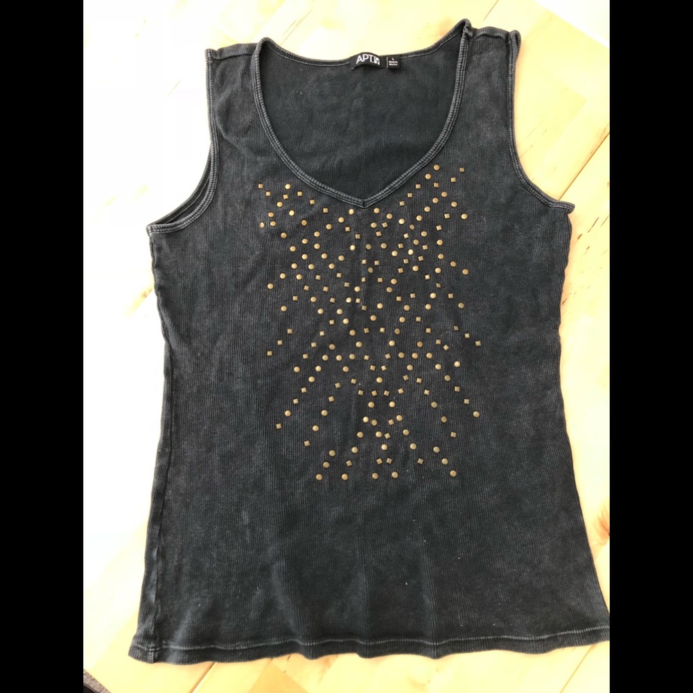 Patterned tank